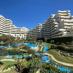 https://apartamentos-benalbeach-by-benalnova.1costadelsol.com